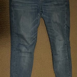 American eagle low rise jeggings. Size 6 short